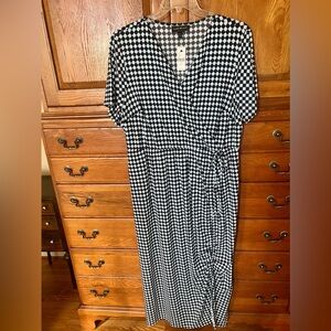 Beautiful new with tags midi dress from Lane Bryant size 18/20. NWT